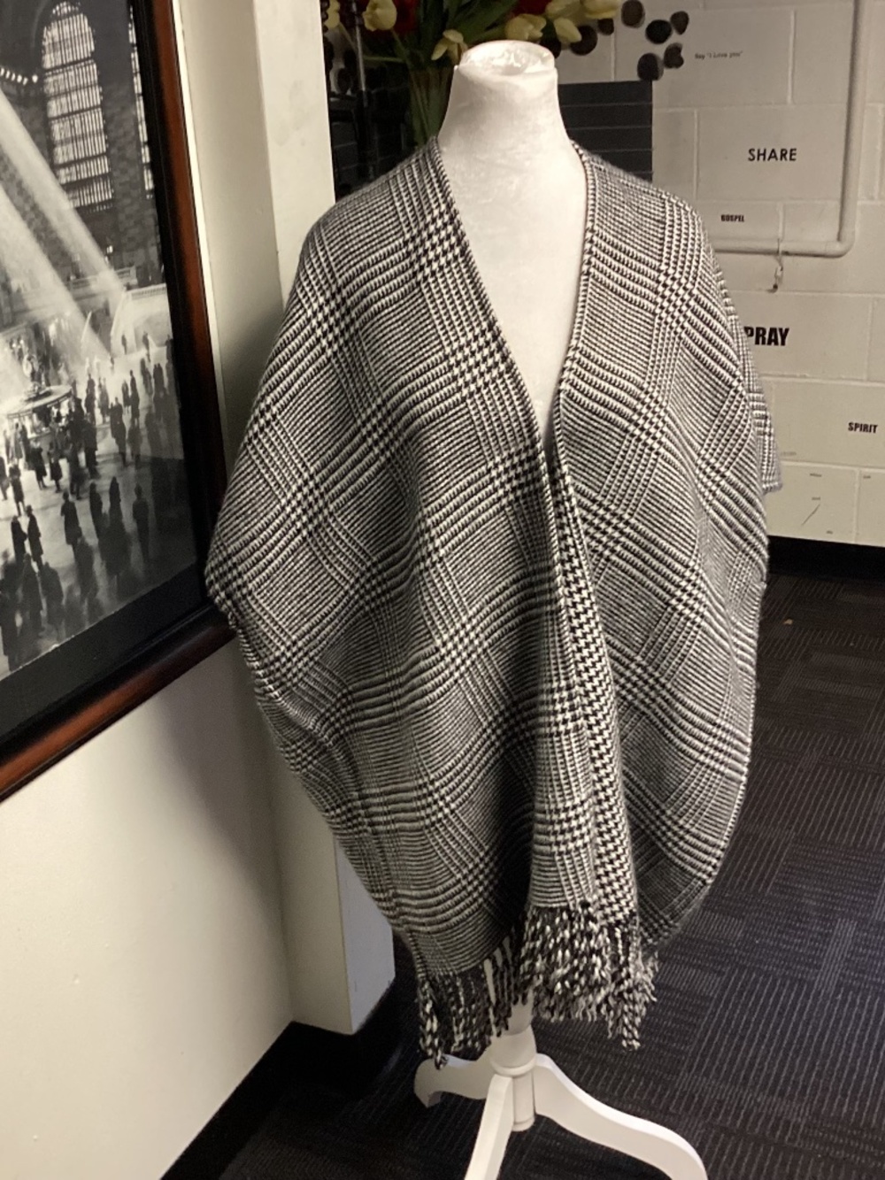 Loft houndstooth shawl cape. Pl must see winter delight